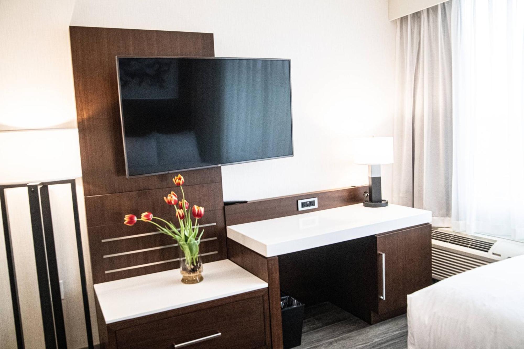 Delta Hotels By Marriott Cincinnati Sharonville Extérieur photo